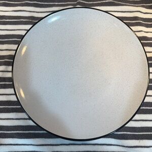Elegant White Dinner Plates with Black Rim